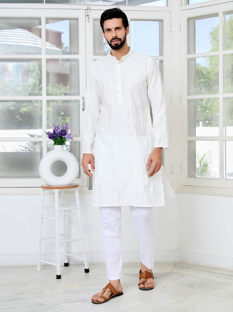 Cream Geometric Embroidered Thread Work Mandarin Collar Straight Kurta
