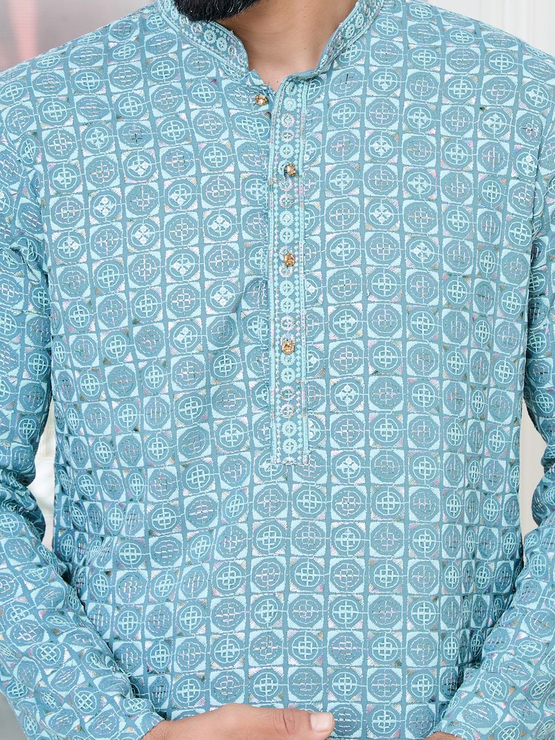 Men Blue Embroidered Mandarin Collar Straight Kurta
