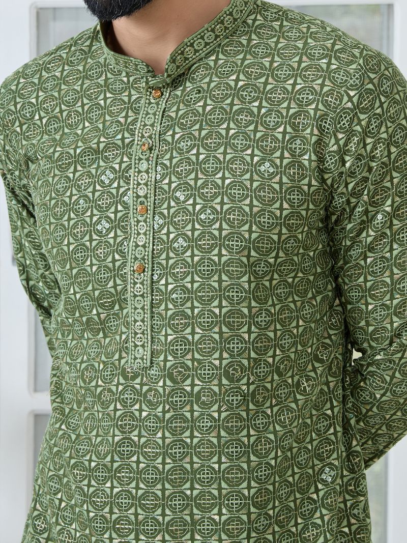 Men Green Embroidered Mandarin Collar Straight Kurta