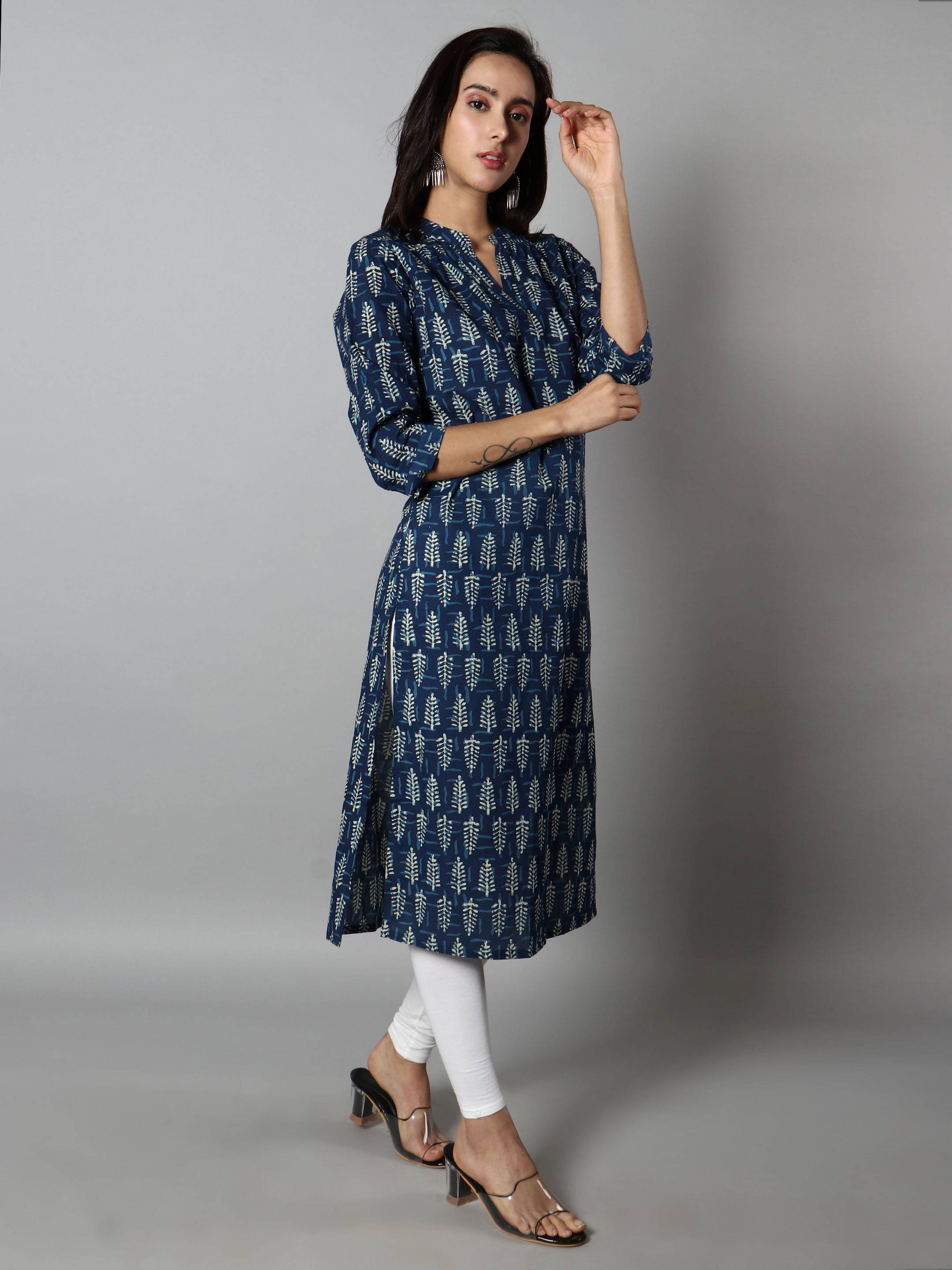 Women Blue, White Abstract Print Kurti