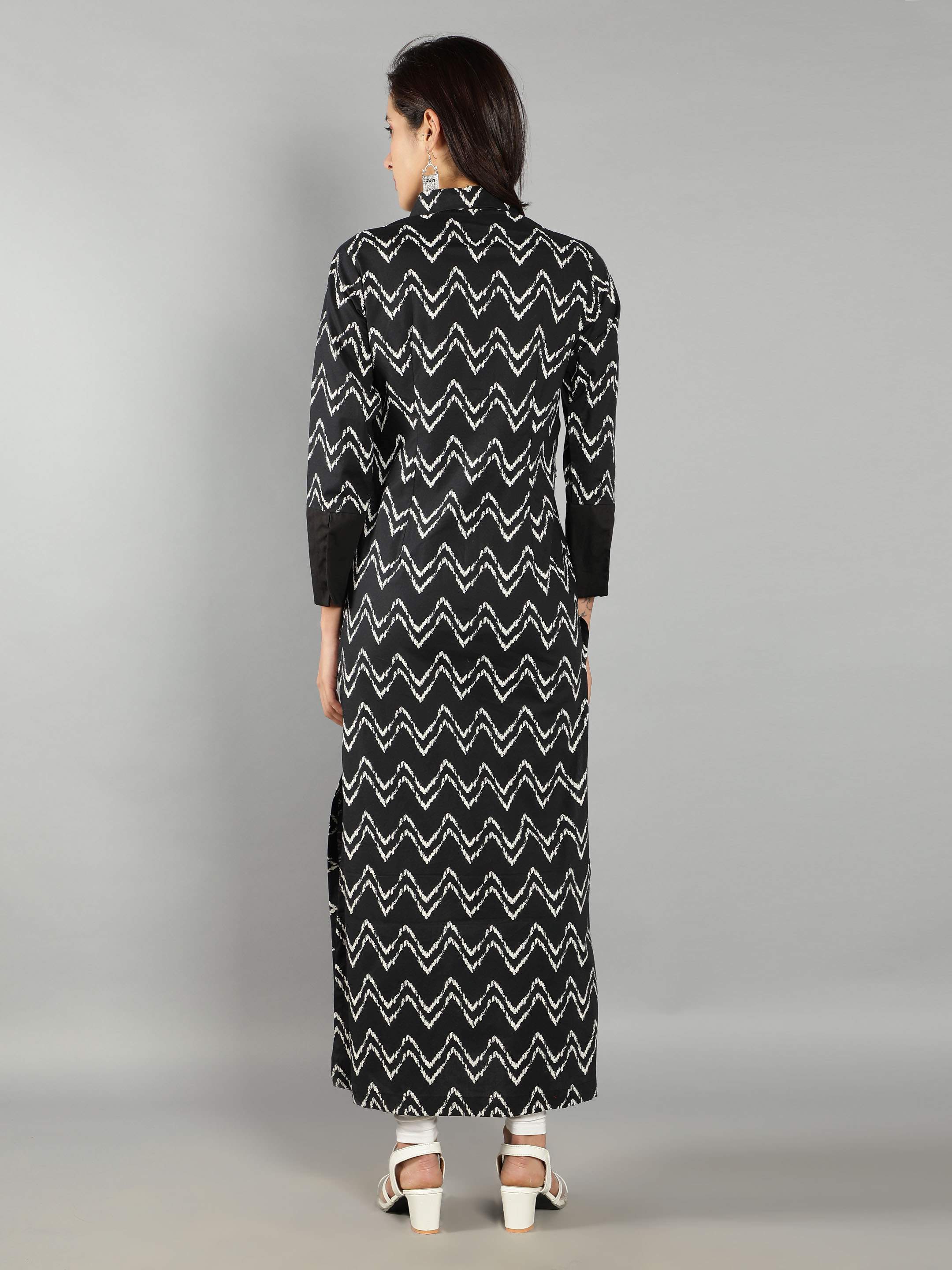 Women Black, White Abstract Print Kurti